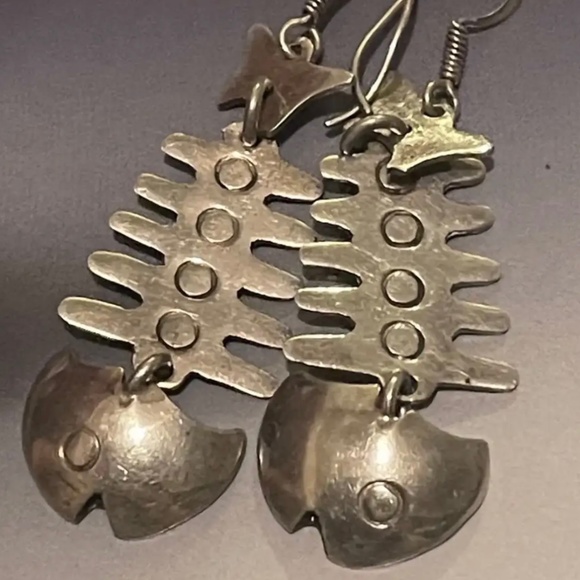 Striking Mexican Vintage Articulated Fish Skeleton Sterling Silver Dangling Earr - Picture 5 of 7